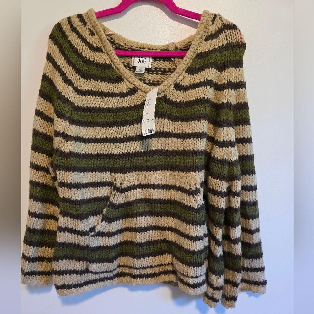 BDG V-Neck Sweater - Olive and Beige Stripes